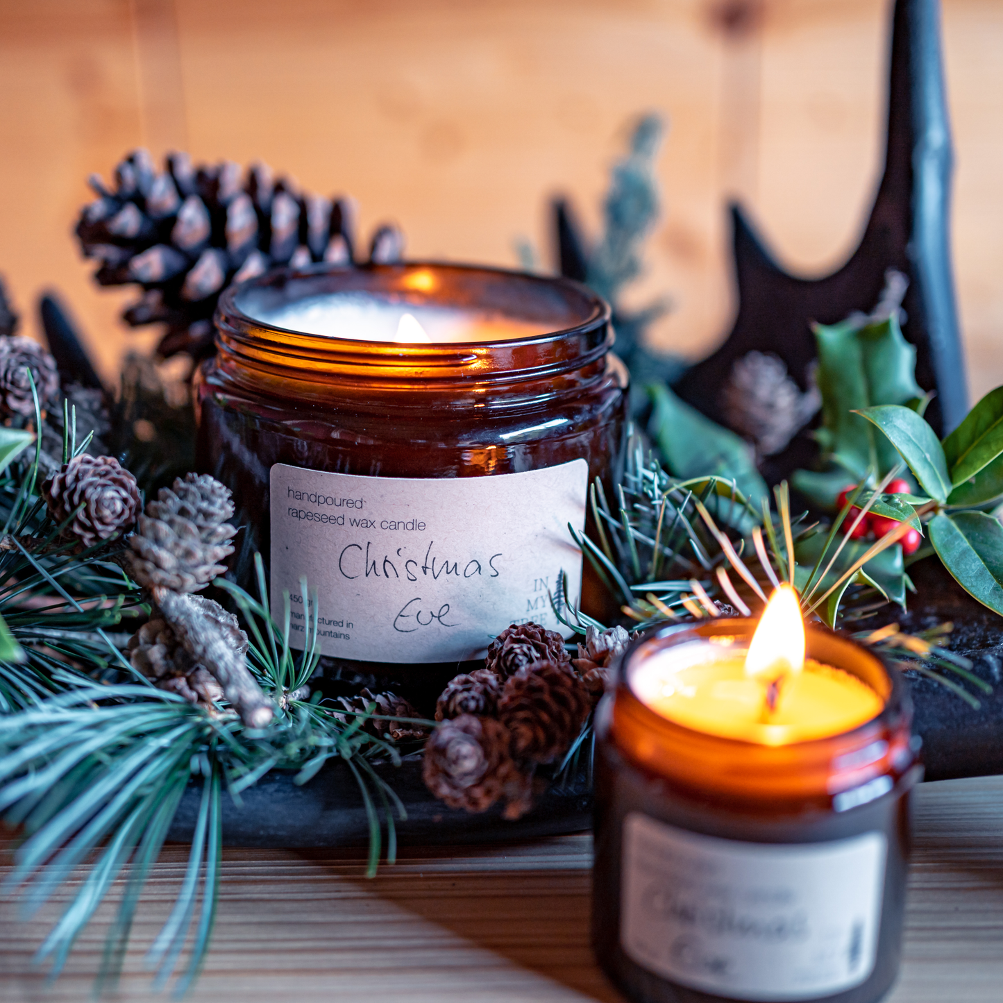 Rapswachskerze "Christmas Eve" - weihnachtlich waldig